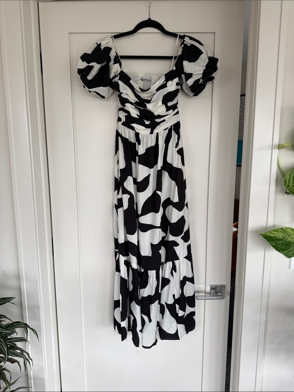 Abercrombie & Fitch Black and White Puff-Sleeve Maxi Dress